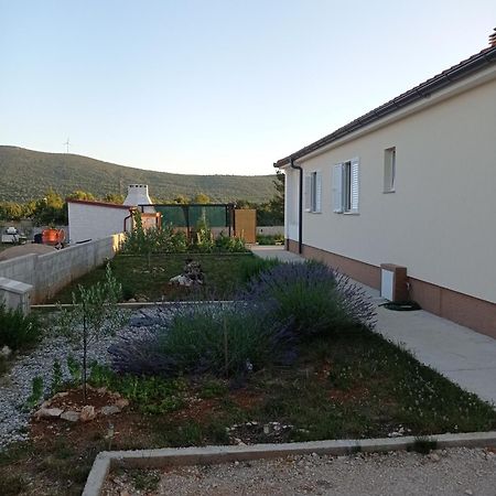 Holiday Home Lucia 로조박 외부 사진