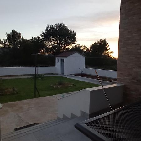 Holiday Home Lucia 로조박 외부 사진