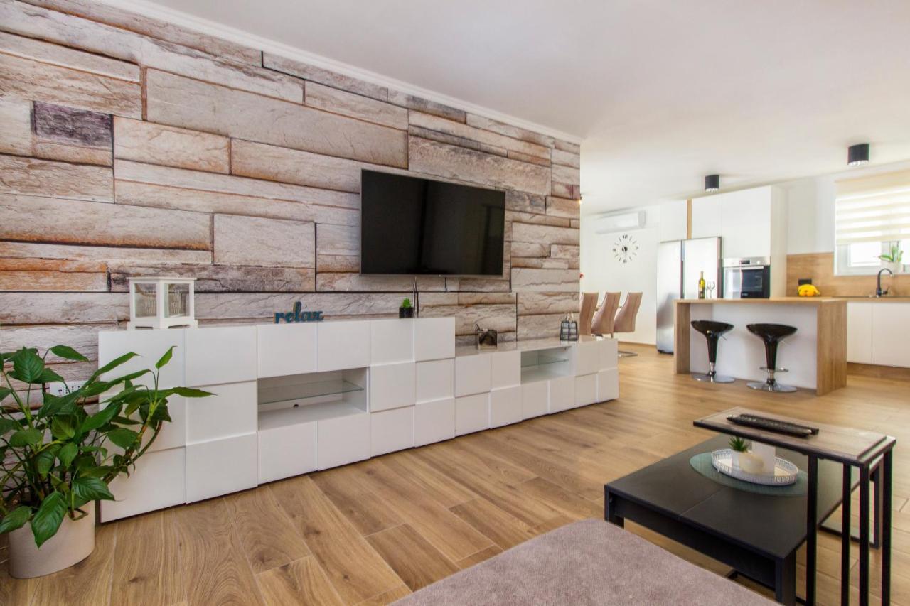 Holiday Home Lucia 로조박 외부 사진