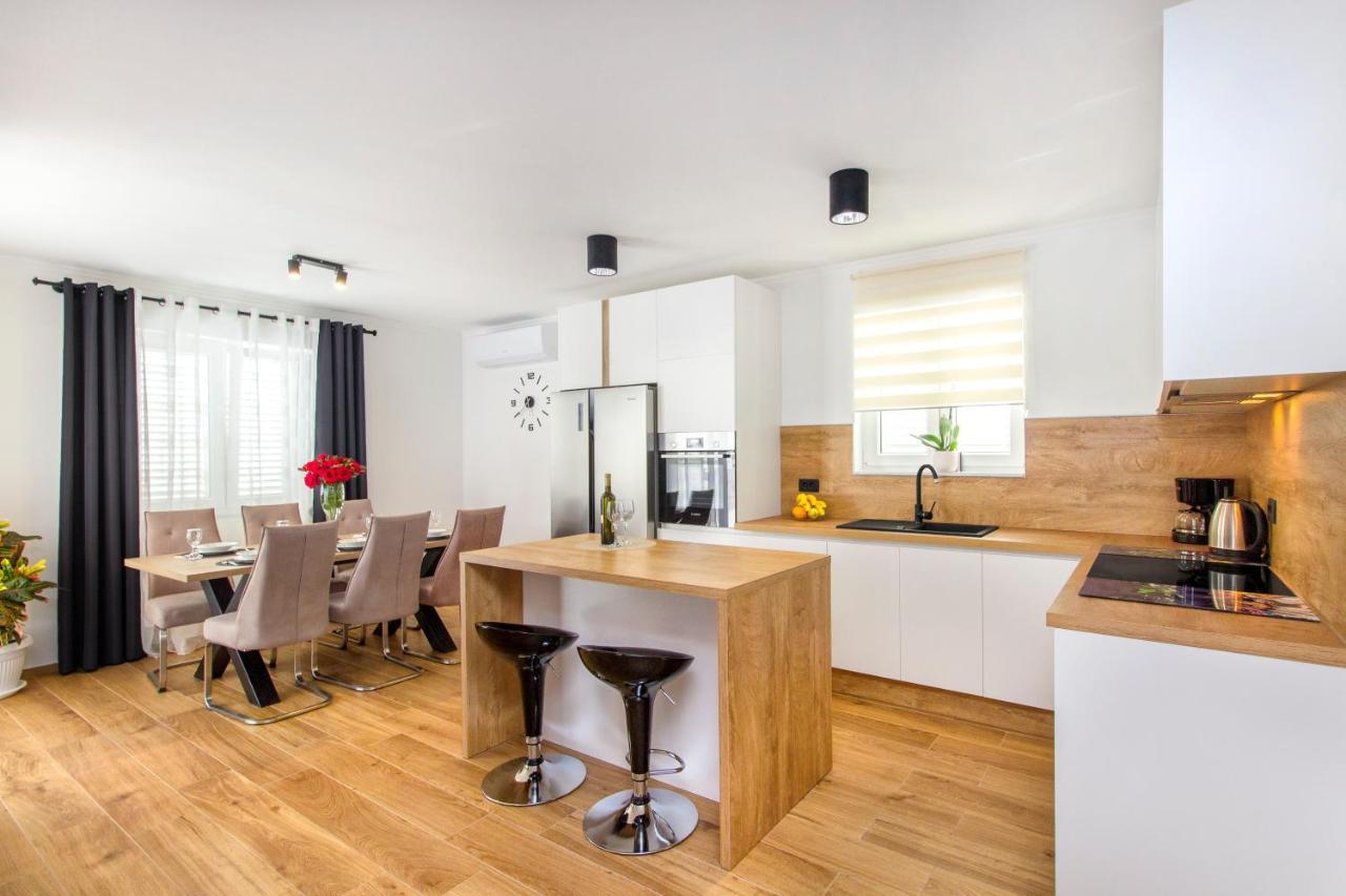 Holiday Home Lucia 로조박 외부 사진