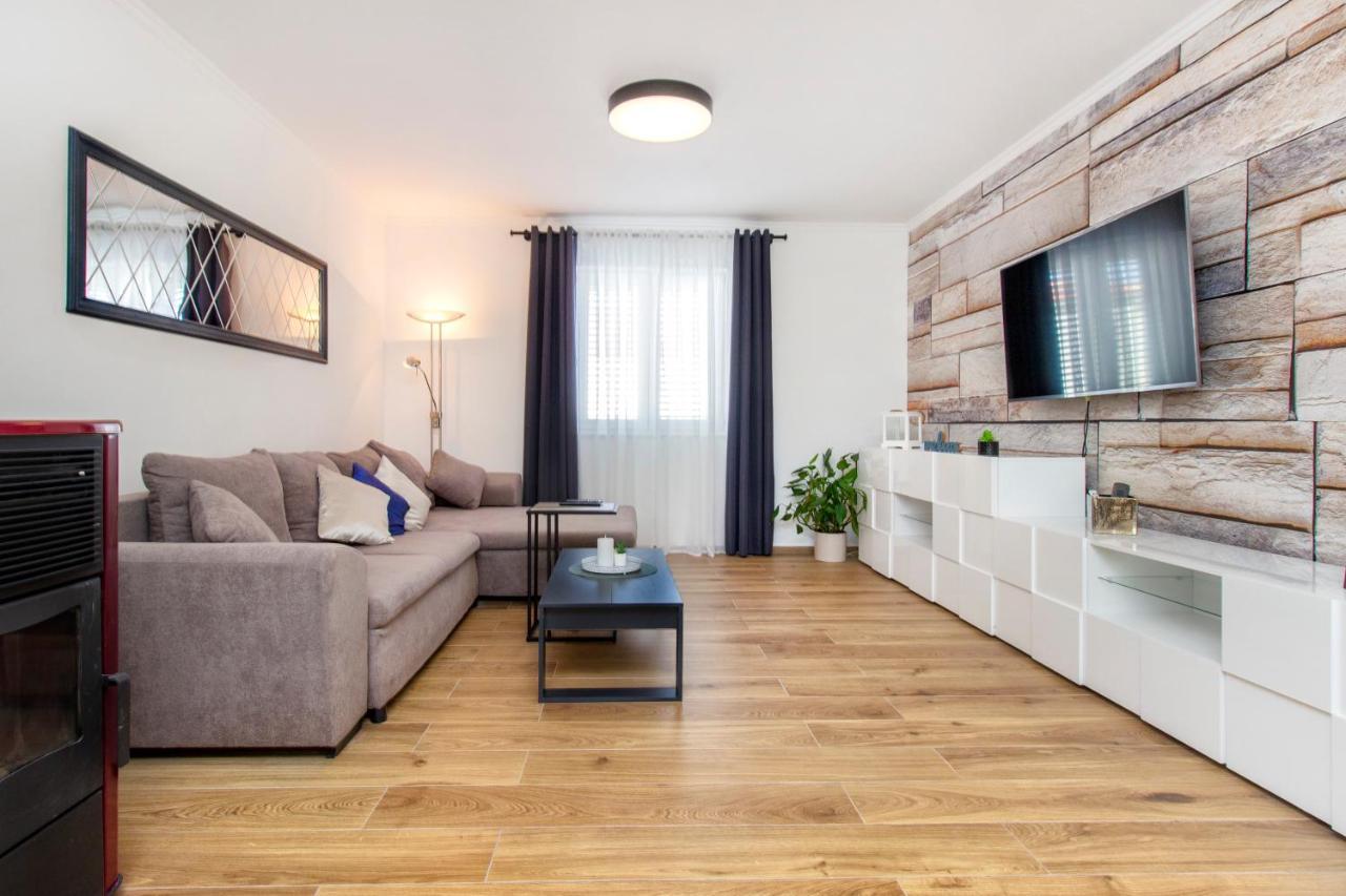 Holiday Home Lucia 로조박 외부 사진