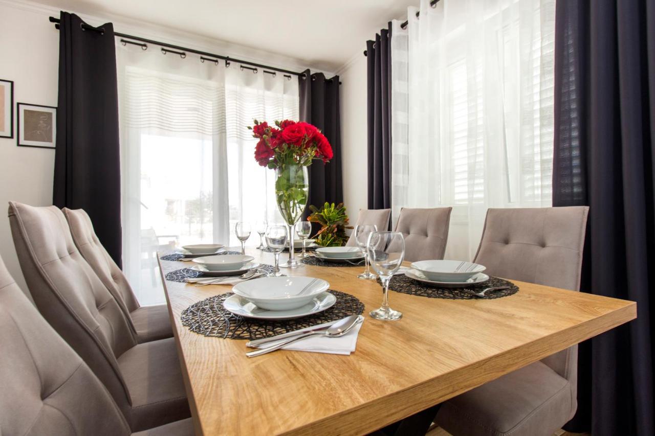 Holiday Home Lucia 로조박 외부 사진