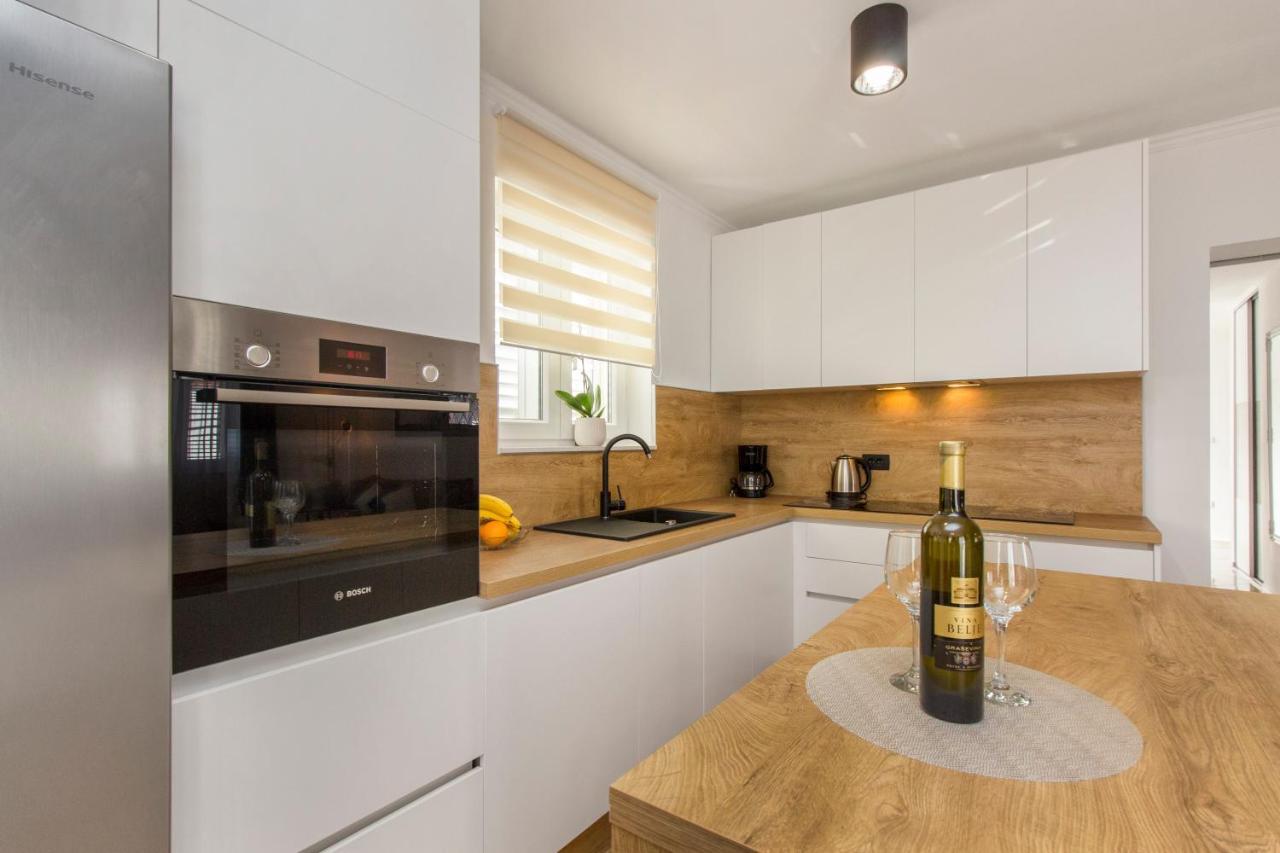 Holiday Home Lucia 로조박 외부 사진