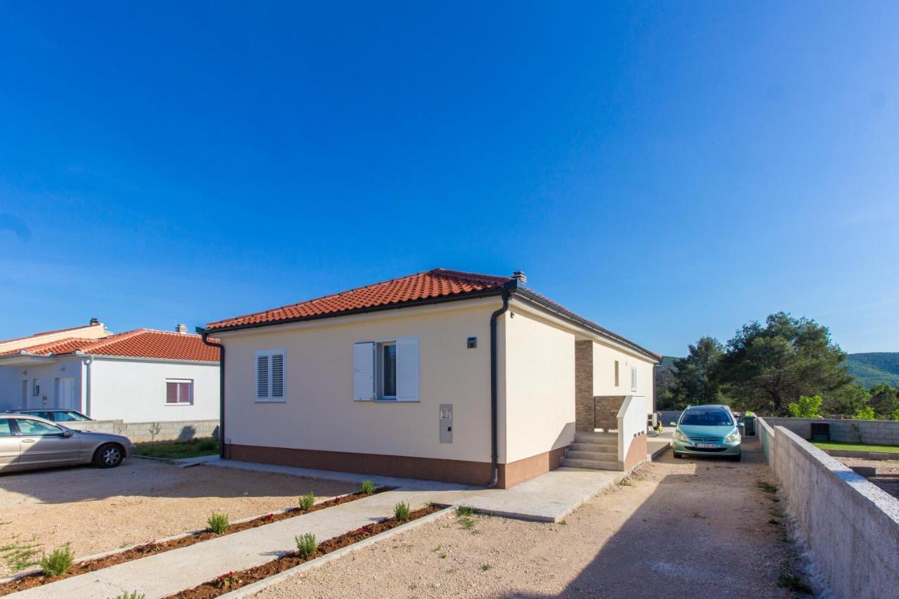 Holiday Home Lucia 로조박 외부 사진