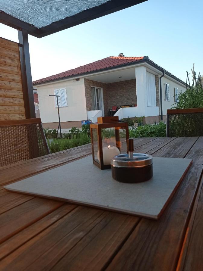 Holiday Home Lucia 로조박 외부 사진